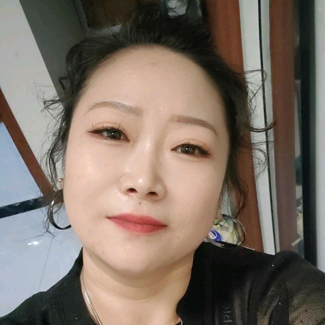 梅少