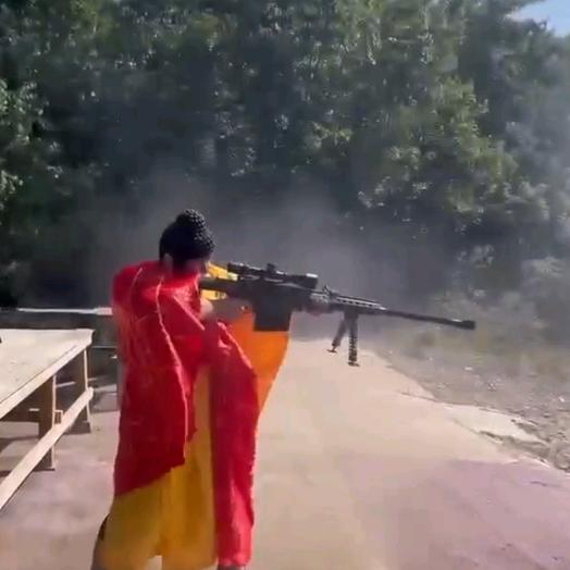 悄悄的进村打枪的不要