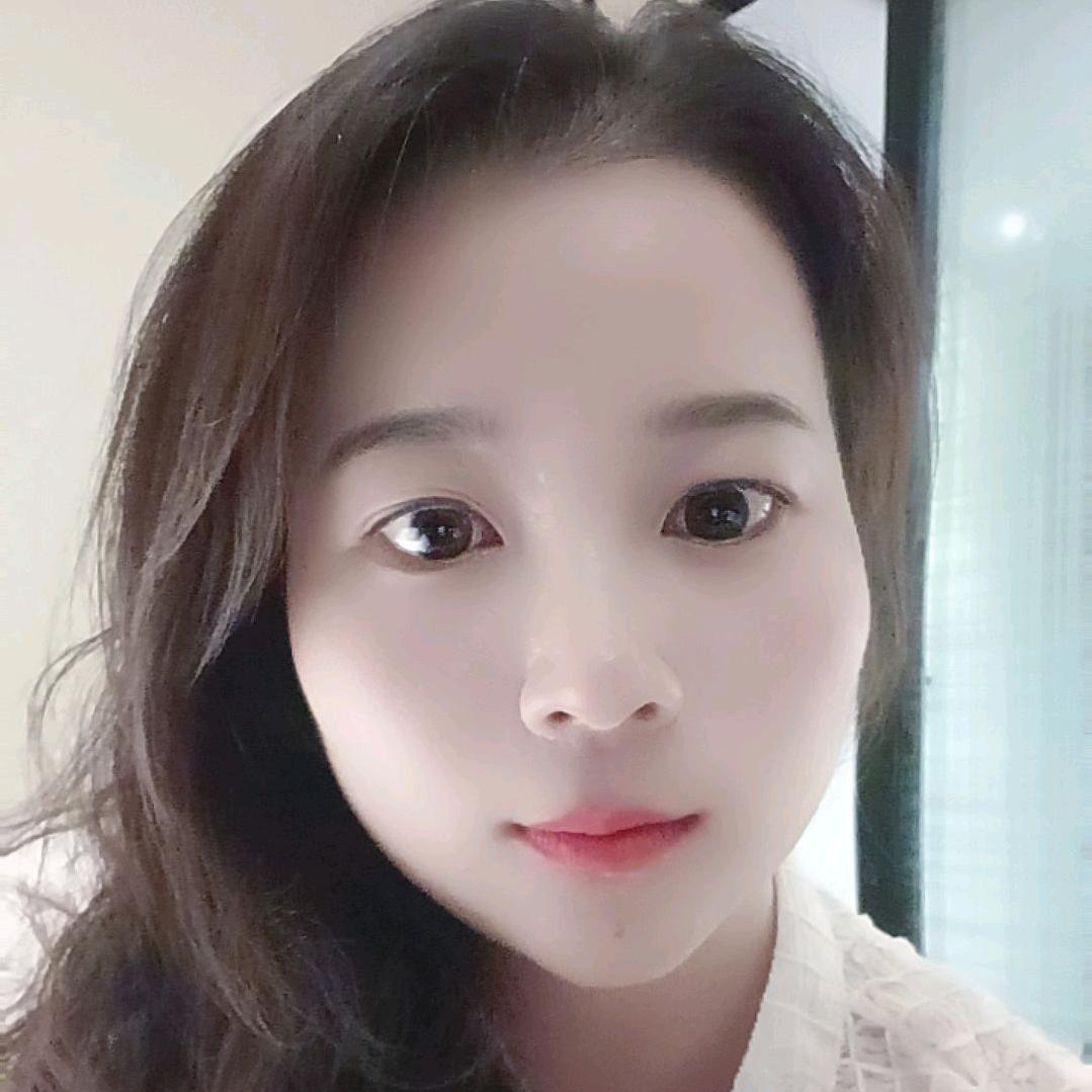柒柒.