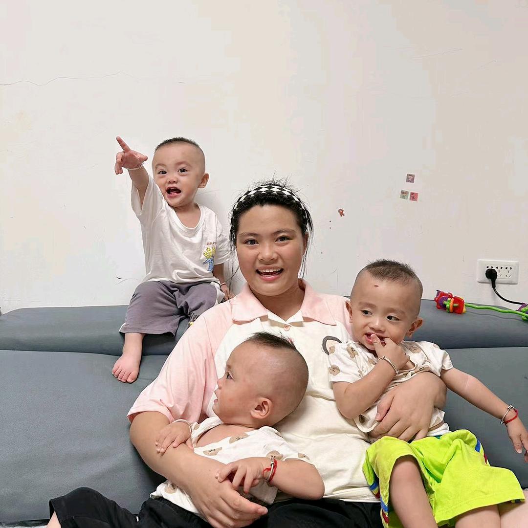 三胞胎妈妈  辰辰   航航  帆帆