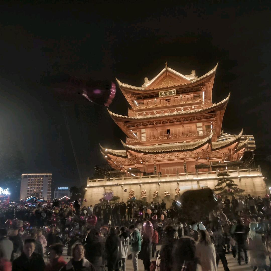 难走的路从不拥挤