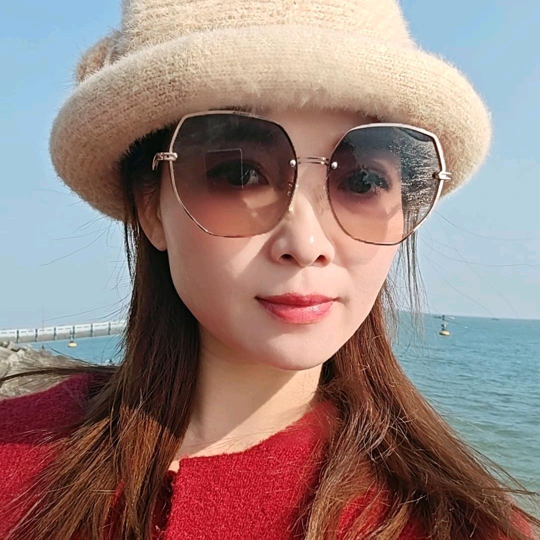 云想衣裳花想容