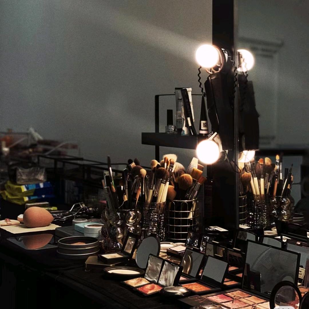 化妆师y（美妆）