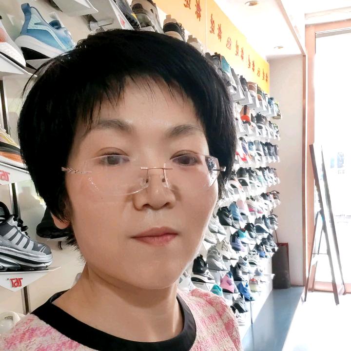 土默特右旗萨拉齐美真浓服装门市部