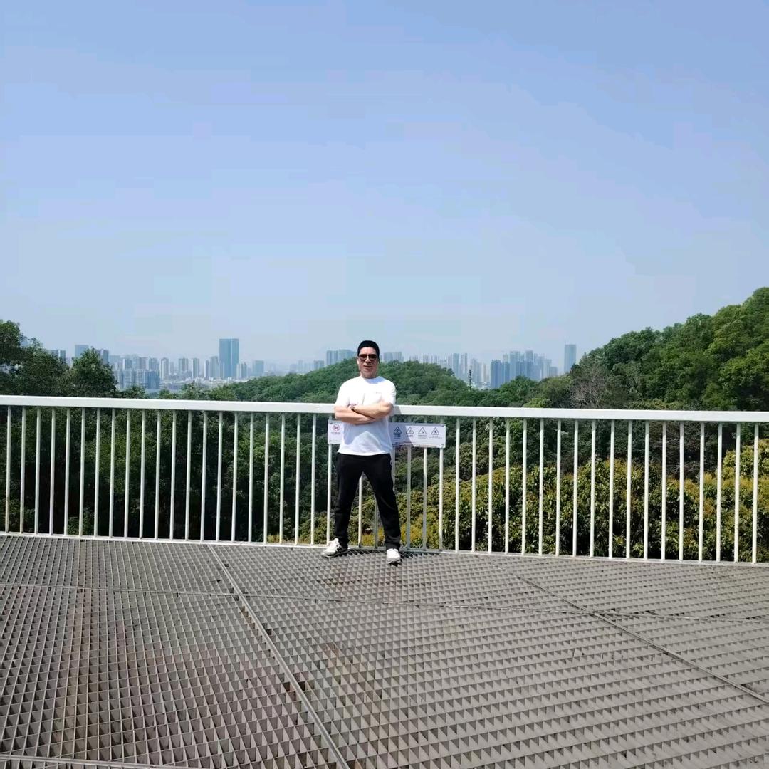 哄哄
