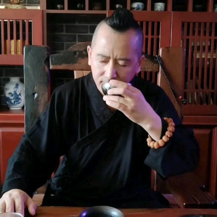 闲堂听雨