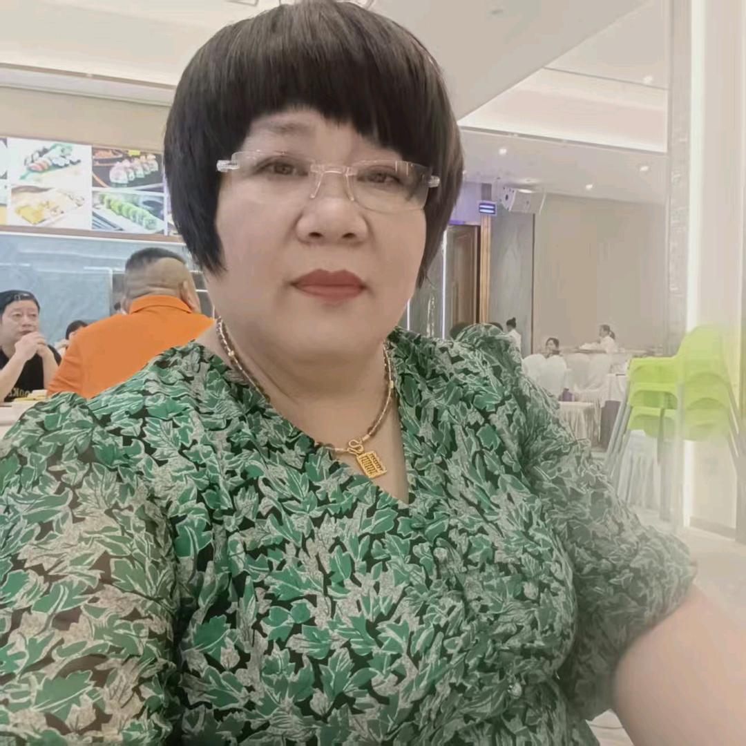 潘小平