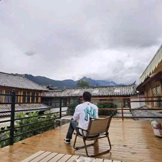 这个男人有点冷