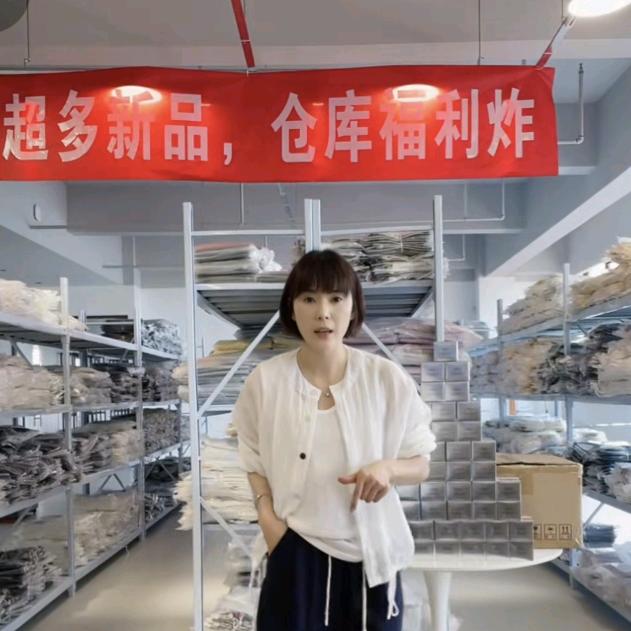 丹姐优选工厂店橱窗