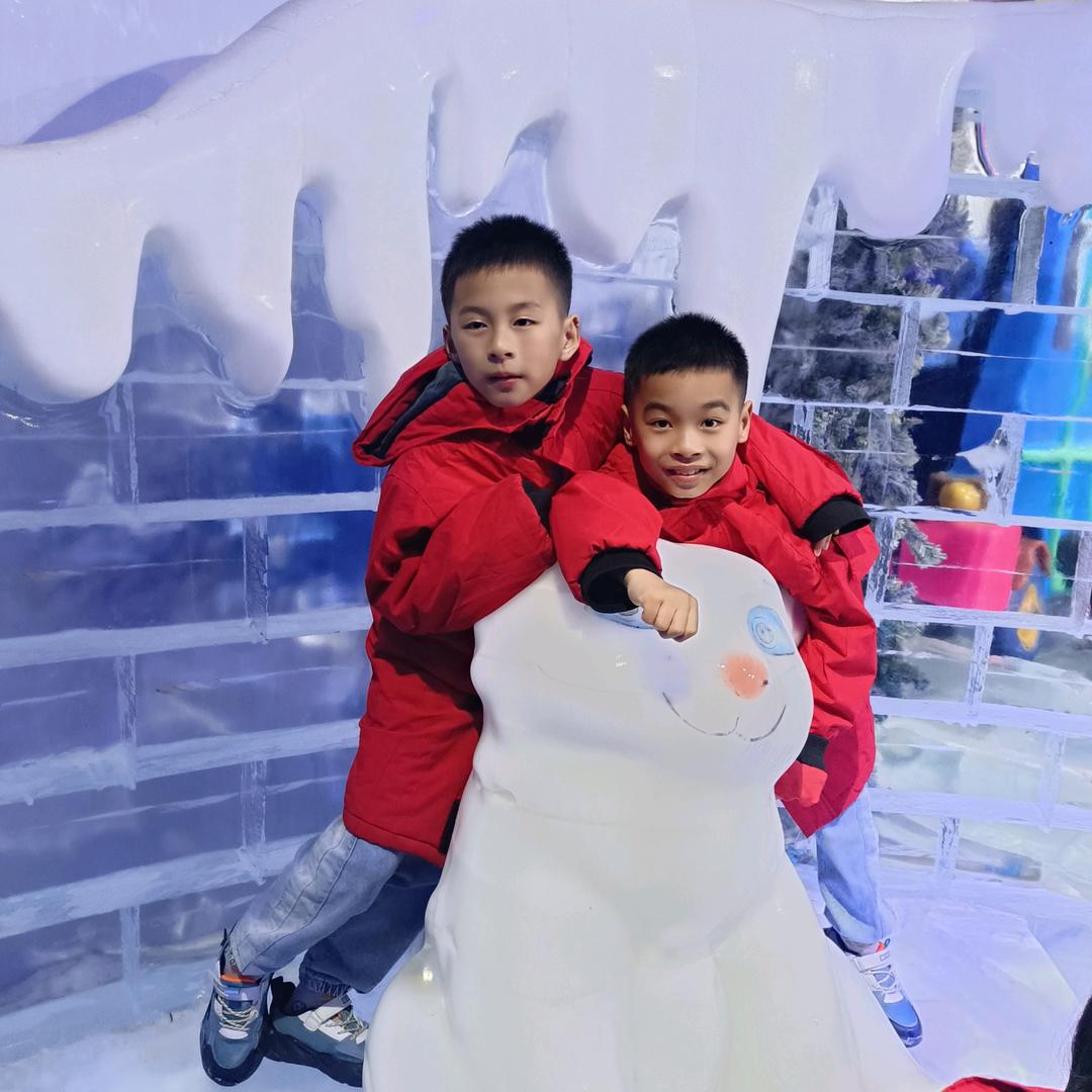 竹瓦镇石洞幼儿园      张伟