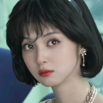 浅灰色