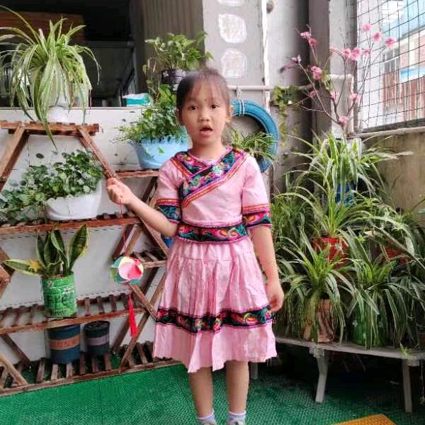 闲云随风飘