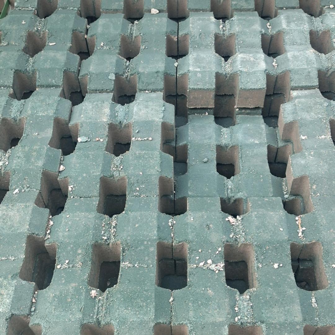 宏伟建材（销售产品路面彩砖，Pc砖护坡砖