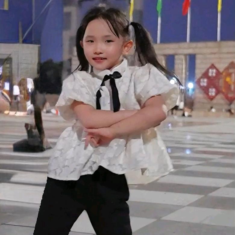 爱跳舞的小七👧
