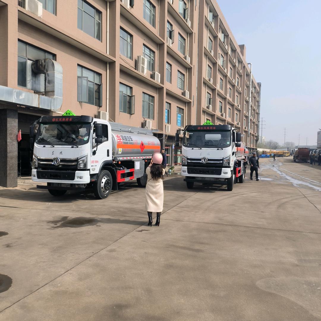 油罐车厂家姜经理-楚瑞