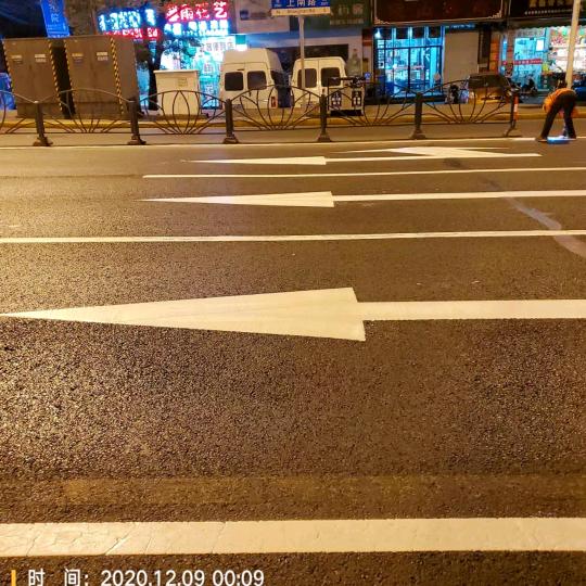 道路划线：（杨光正好，韦风不燥）