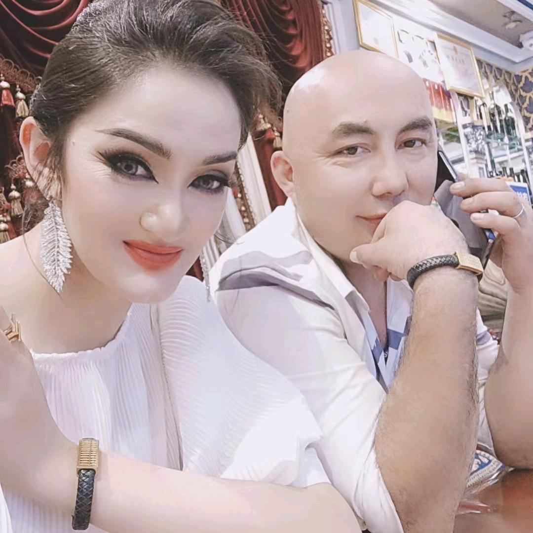 米尔💏努努汗夫妻