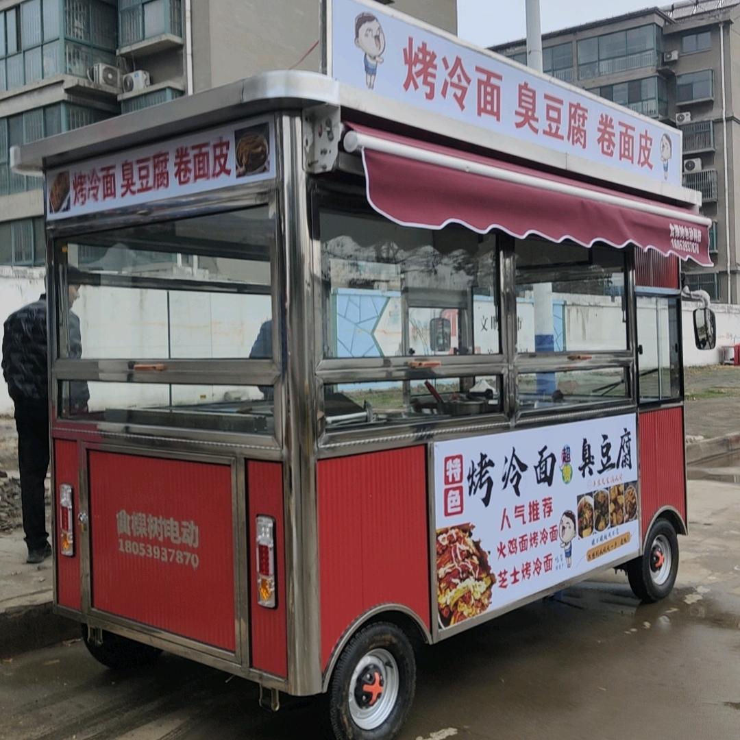 卖烤冷面臭豆腐卷面皮章鱼小丸子小姐姐