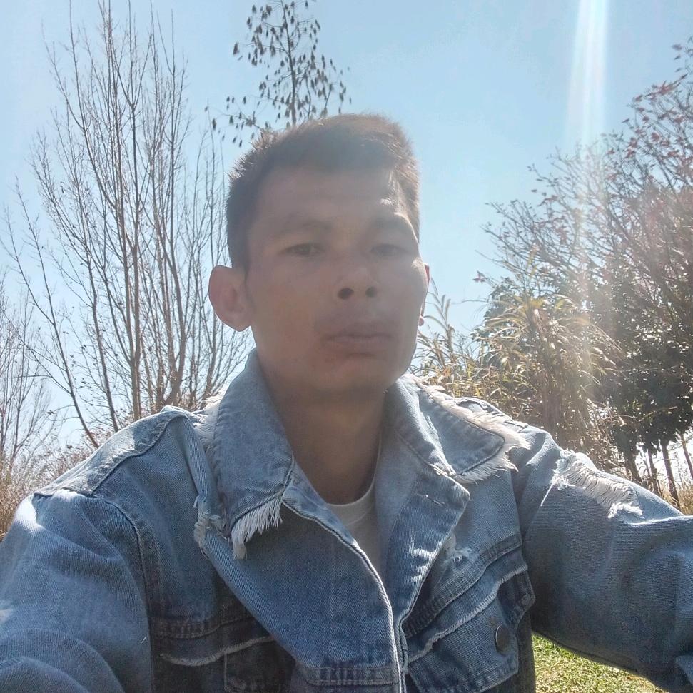 卖灯的小男孩