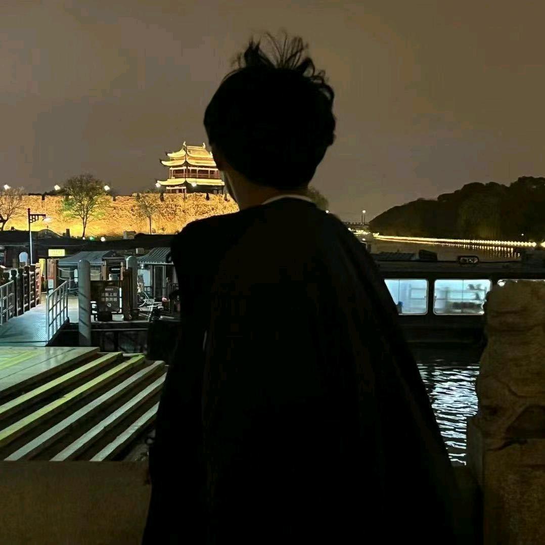 哭给谁看🇨🇳