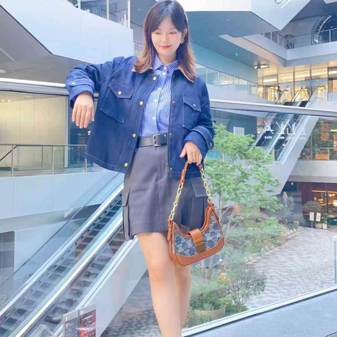 东方金博银基三楼店丹丹