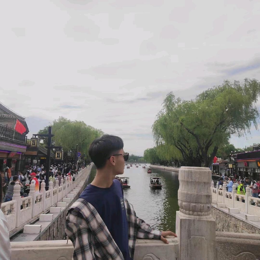 伟航