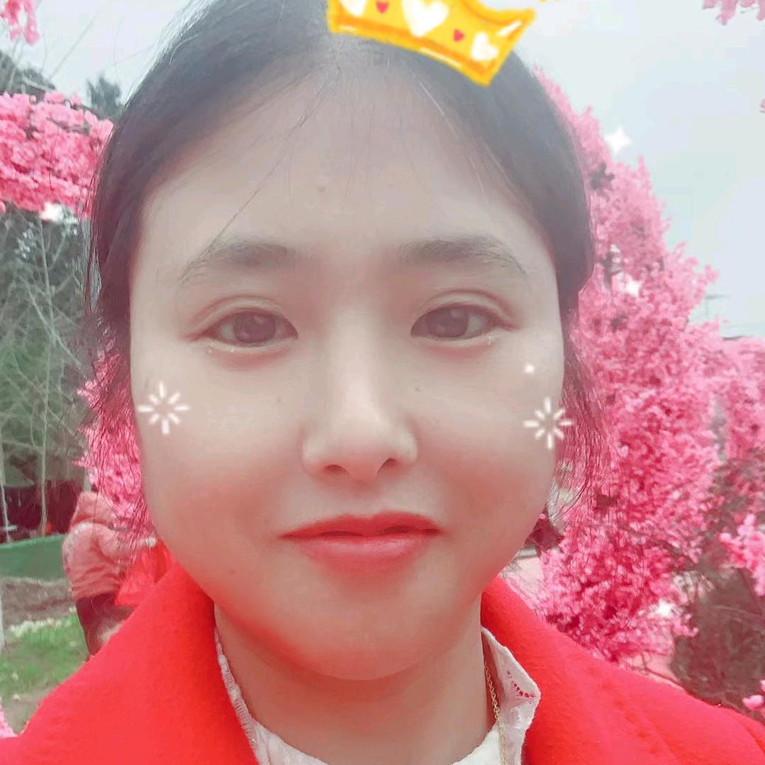 卖小红瓶喷雾的老板娘