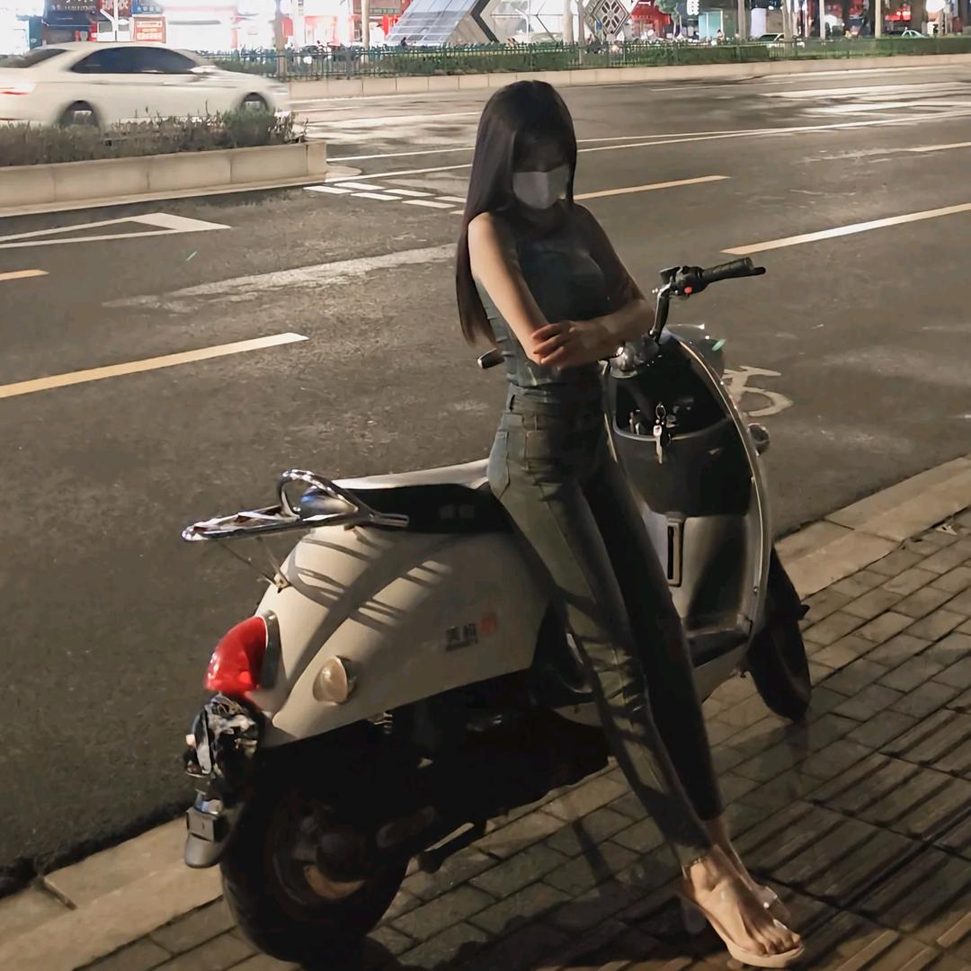 @小莉