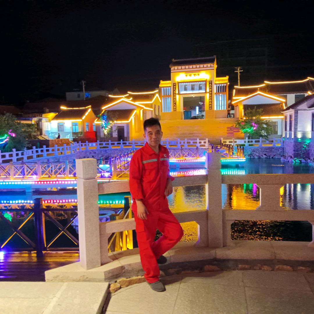 李伟