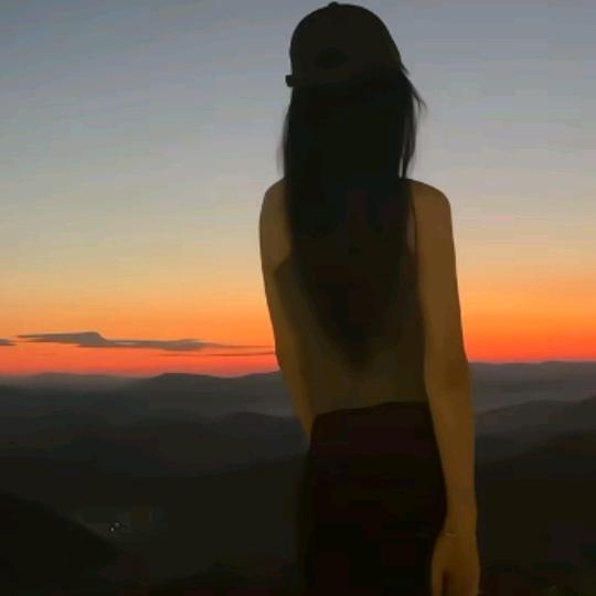 青