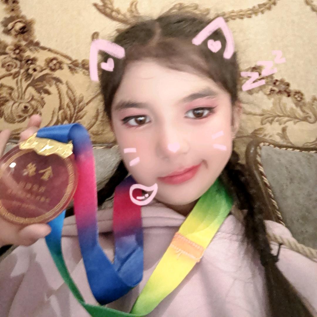 爱跳舞的小女孩🦄