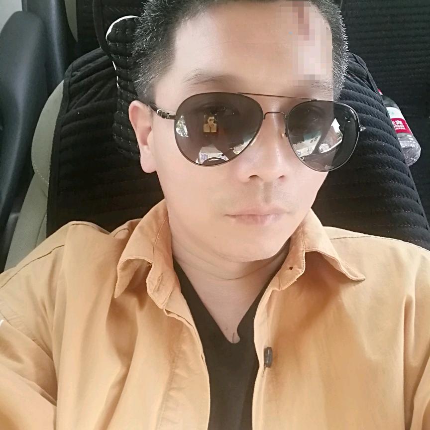꧁༺彩色石头༻꧂