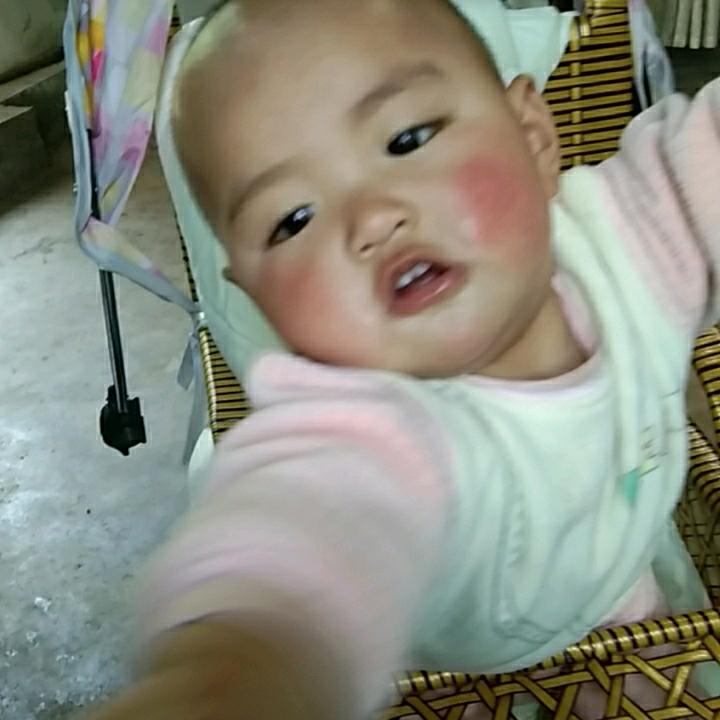弌