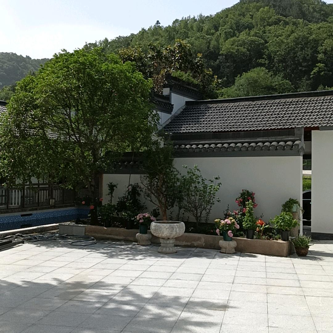 花筑满山红遍民宿