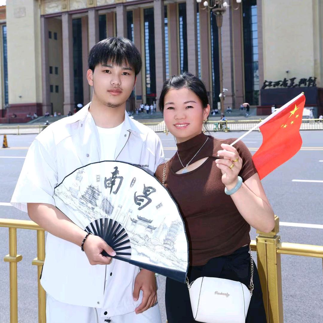 吴依无靠。