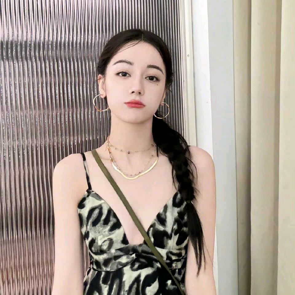 梁子.