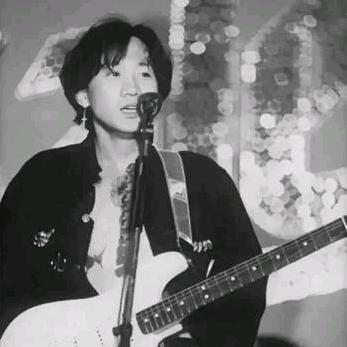 村头卖艺的王小帅