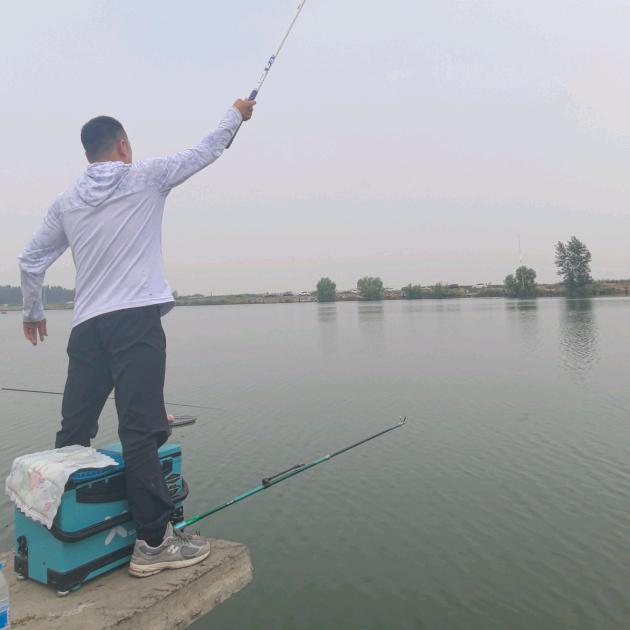 小王爱钓鱼(野钓直播）