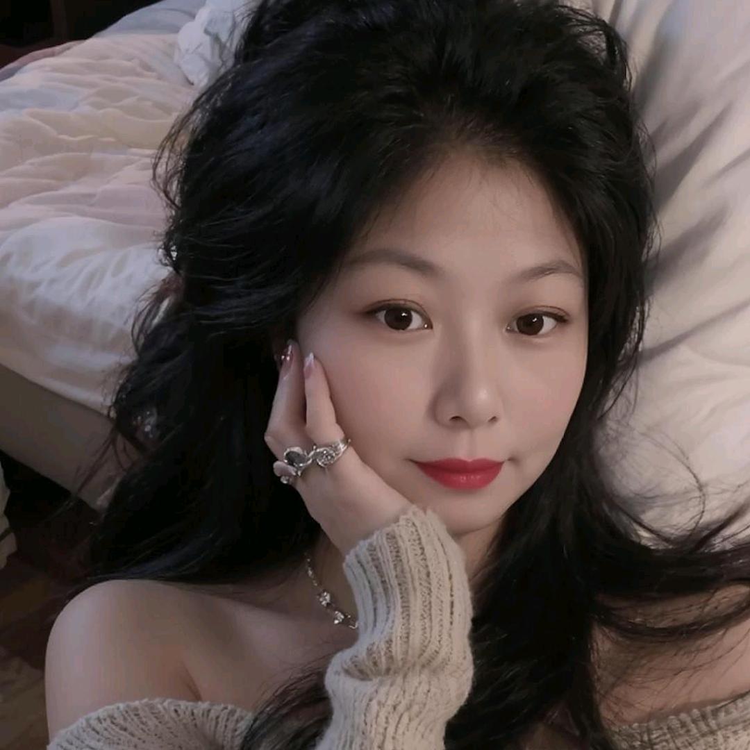 🍀何     彩     丽