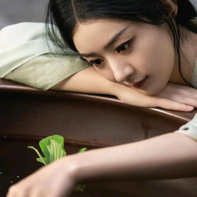 只做自己的女王头像