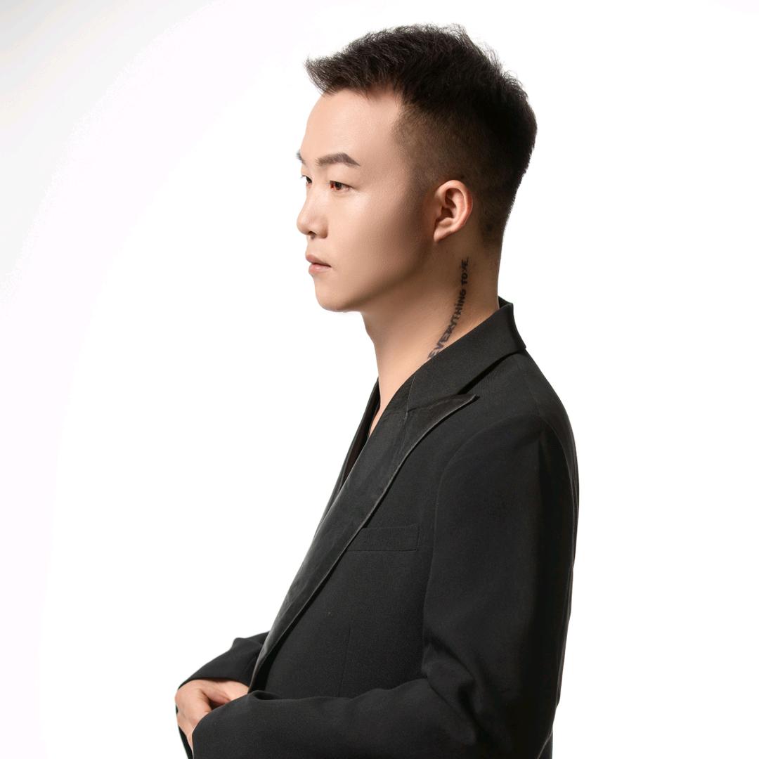 V8潮牌兴义连锁店3号