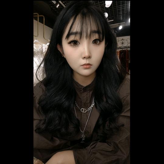 @达旗会化妆的婚纱店老板