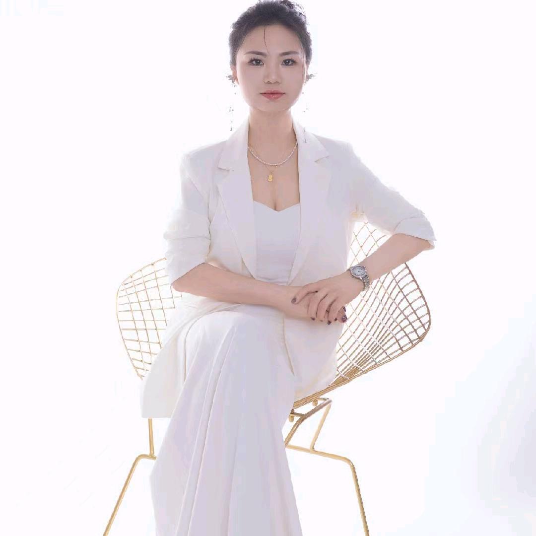 君君（美胸师）