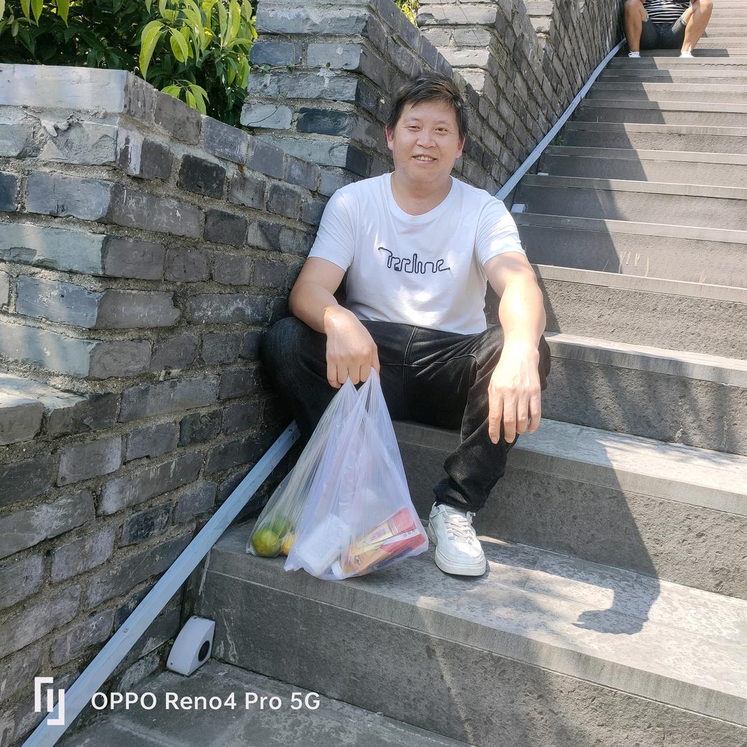 开心也过一天，不开心也过一天。