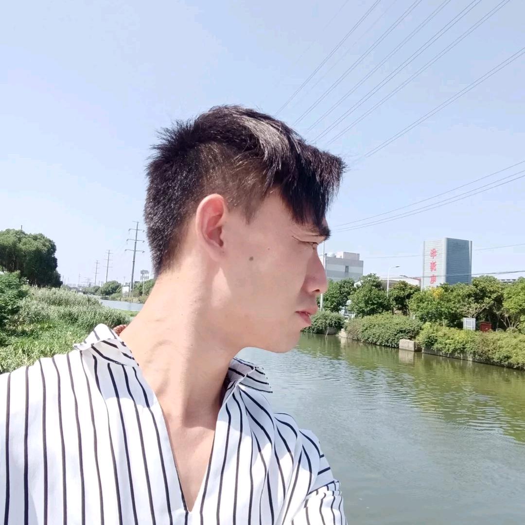 坦然一笑