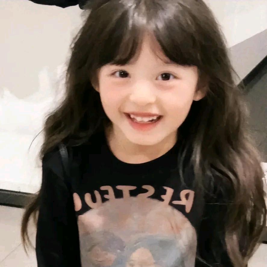 阳光爱笑的女孩