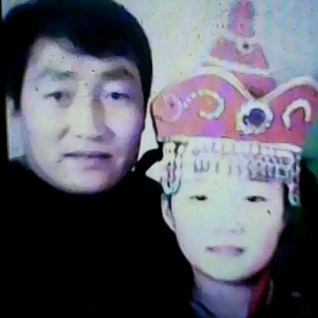 额2敦8图蒙语主持和歌手