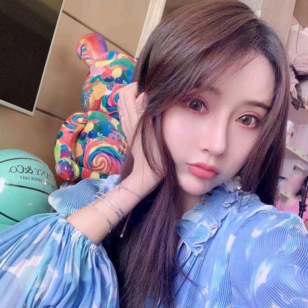 杨依姗（穿搭分享）