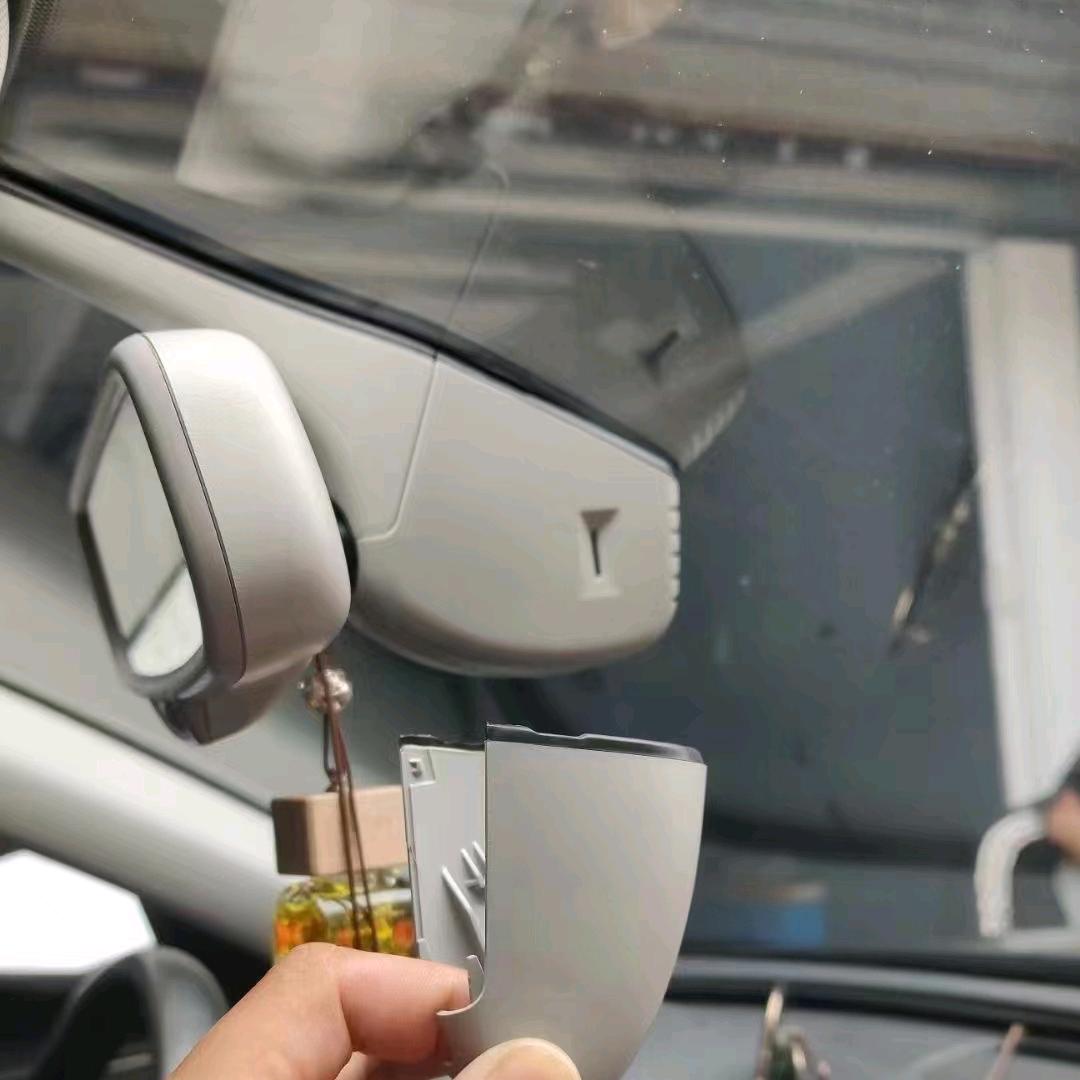 小何专注行车记录仪
