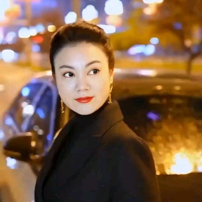 @边静